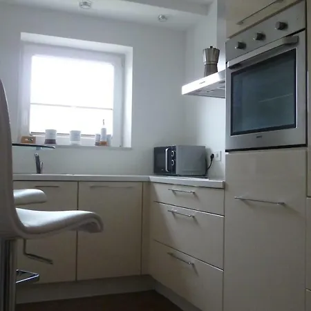 July אינסברוק